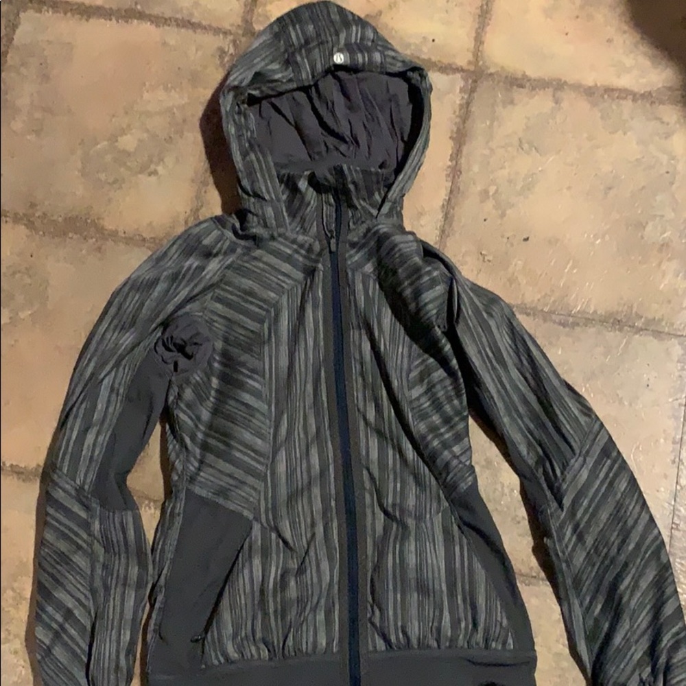 Lululemon size 4 jacket like new